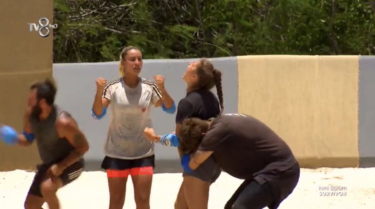 MBulukcu's tweet photo. Aşırı keyif vericiydi ayakta duramayadığı halde ağlattı sizi bı de dursaydı ne olurdu acaba ahahahah

#survivor2020 https://t.co/ftU3d5vPYO