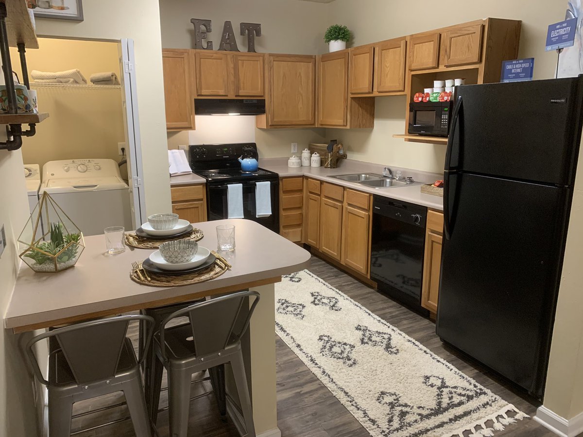 When we say “Fully-Furnished,” we mean it!🌟 Our kitchens come with all major appliances, including a microwave with no added cost to you! Live with us and cook all your favorite Food Network recipes 😋🍝 #LiveDifferent⛱