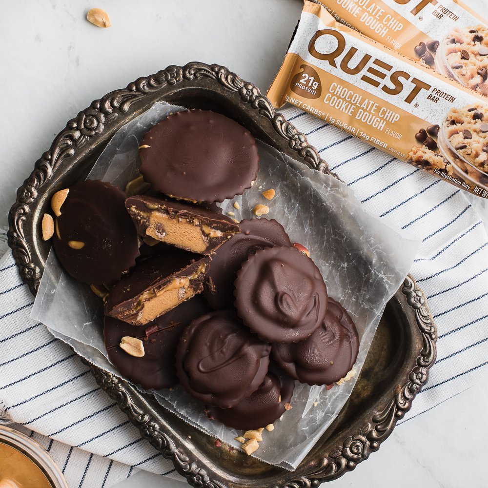 QuestNutrition's tweet photo. 4-Ingredient Peanut Butter Cookie Dough Cups 🍪 🥜

RECIPE: https://t.co/R0ri8dfGI1.

Per serving: 4g protein, 12g carb, 9g fat (4g net carbs) #OnaQuest https://t.co/aL5PxFkIAV