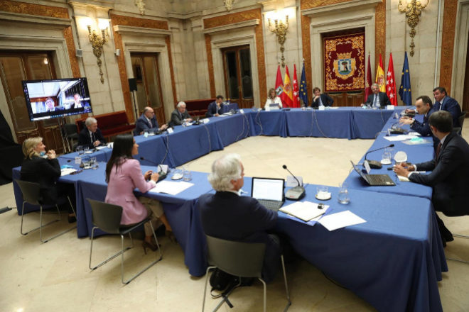 expansioncom's tweet photo. Goirigolzarri, Entrecanales, Garralda, Gayo y Bogas asesorarán a Almeida para la reconstrucción en Madrid: https://t.co/EUdzCcQkwt https://t.co/A7YZQjMB5B