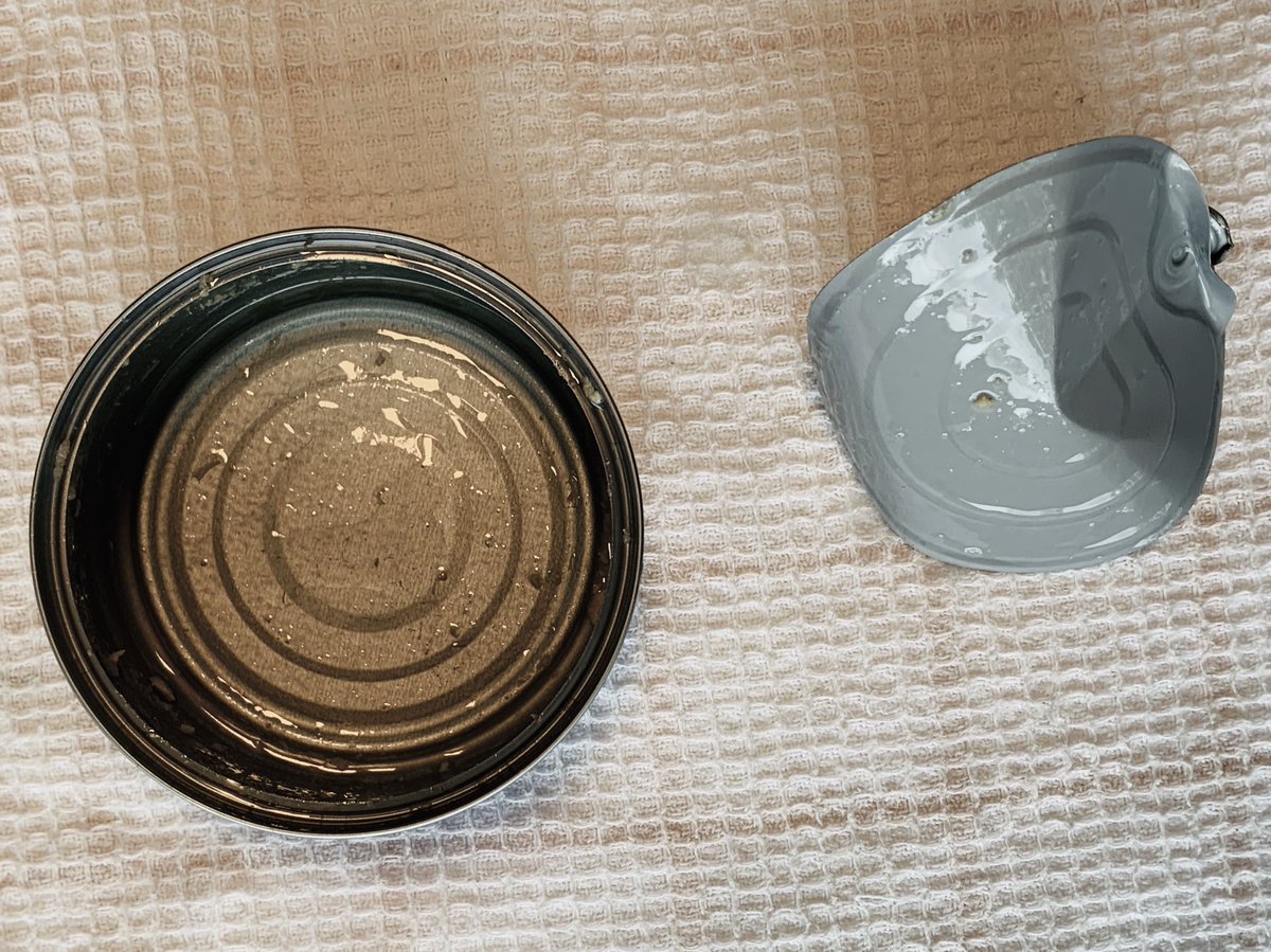 VLADDO's tweet image. Después de tantos días de cocinadera y todos los experimentos culinarios —más los trabajos para la universidad— estoy a punto de tirar la toalla. Por eso, hoy estoy en #ModoAtún || El #atún es manjar de solteros, solitarios y estudiantes. Clasifico en dos de esas tres etiquetas