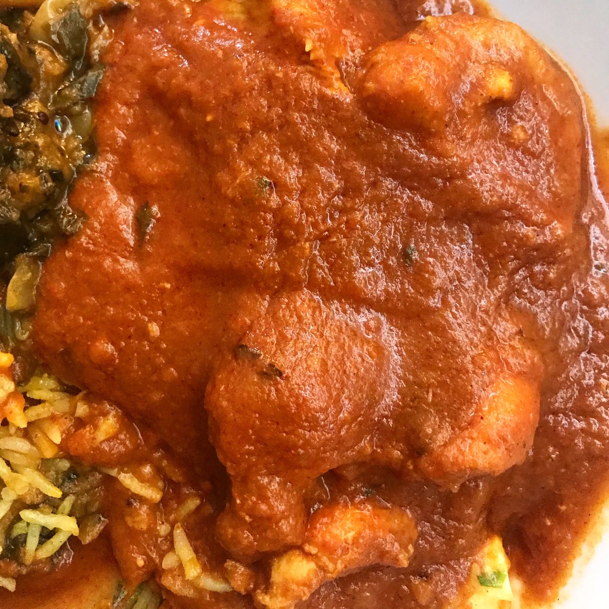 WimbledonFoodie's tweet photo. Support local restaurants- Momshad curry house on the Merton Road between South Wimbledon and Colliers Wood. Delicious takeaway. Best garlic naan I’ve ever had and the madras was perfectly balanced been spicy and beautiful spice flavours! #wimbledonfoodie #merton #wimbledon https://t.co/J6pOdrTcry