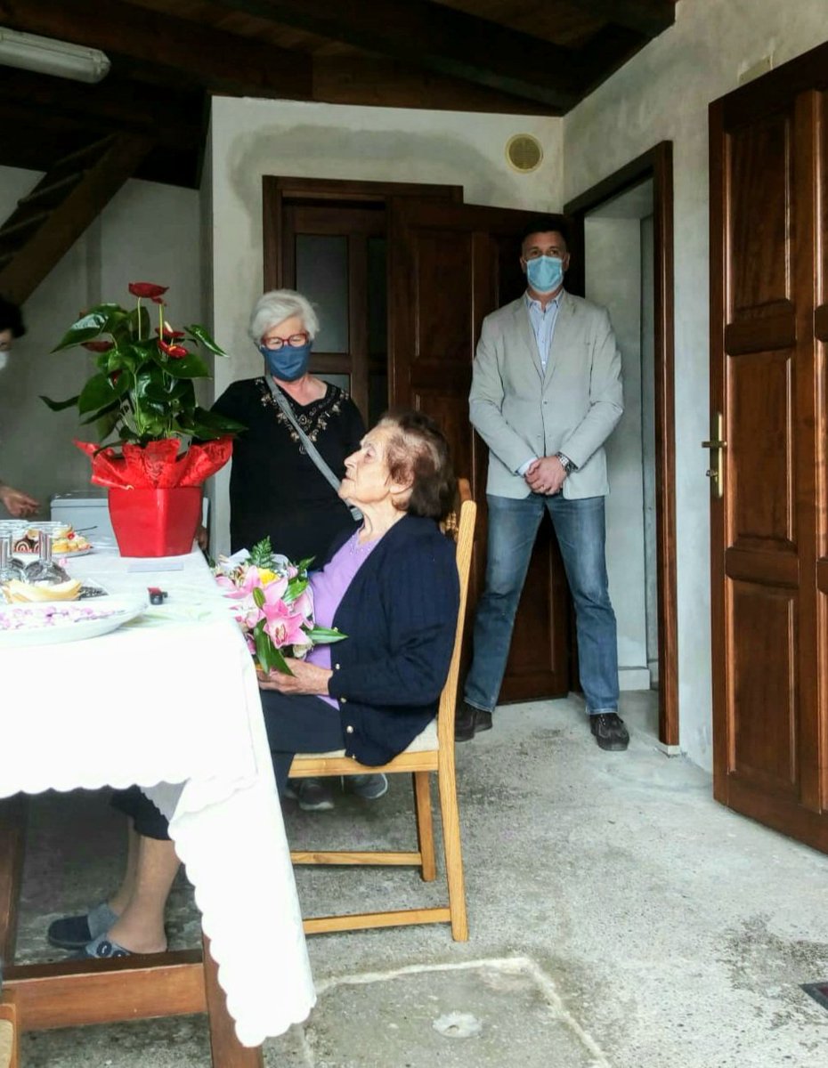 Questa data simbolica per i cittadini italiani, con la nostra socia #auser più longeva. Per Angelina oggi un grande traguardo, 100 anni di vita. Gli auguri trasmessi dal Sindaco di #Campolongotapogliano Alberto Urban e dalla nostra coordinatrice Lucia Avian. Buon compleanno!