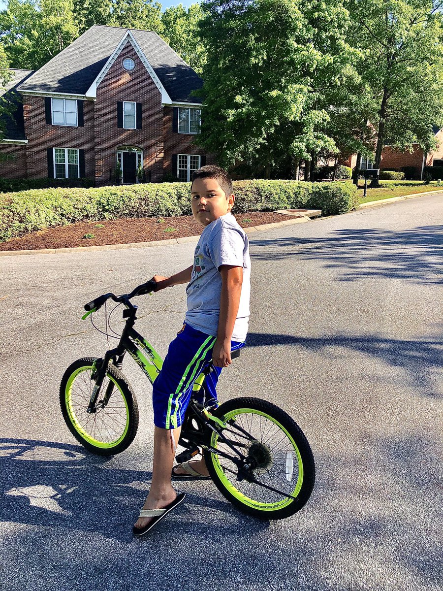 Look who I caught exercising last week!🐝✨
#HeartOfTheHive 
#IrmoElementaryPTA