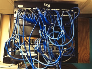 techvoo's tweet photo. There are several reasons why a structured cabling system is preferred to conventional wiring systems. In a conventionally wired network, you'll often see tangled wires and cables going from computers to the hubs and then off to a router. 
https://t.co/HpOLDbvrxY
#wiring #cabling https://t.co/k3tAJpRSDy