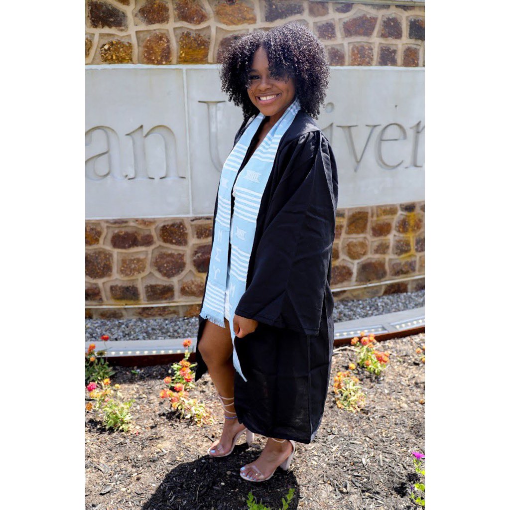 imdrakeskeke's tweet photo. Last ones for the day! #Rowan2020 #rowangrad #blackandeducated https://t.co/ARDd9HY3Kv