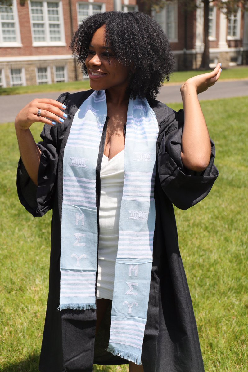 imdrakeskeke's tweet photo. Last ones for the day! #Rowan2020 #rowangrad #blackandeducated https://t.co/ARDd9HY3Kv