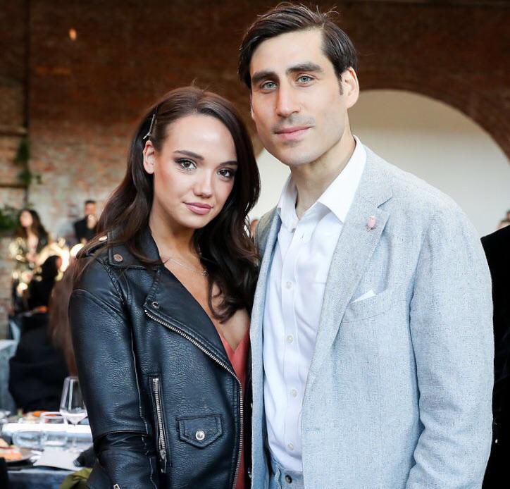 thebrwngrldiary's tweet photo. call her daddy was an entire podcast about not letting men ruin your life or letting men get in the way of friendships and it ended so sofia can be sniped of half a million dollars by someone who looks like lord furquaad and sue her bestfriend https://t.co/98ptNAFlXN