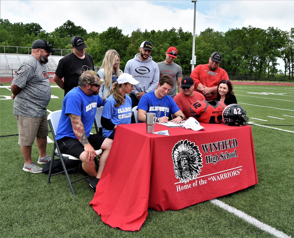 Winfield_Fball's tweet photo. @goWINFIELD Congrats to future BlueBoy, Jake Colbert; for signing with Illinois College to further his education and football career! Your work ethic will make an immediate impact at IC. Well done Colbert!! #Warrior⬆️ #BecomePossessed https://t.co/etm2hvOVYy
