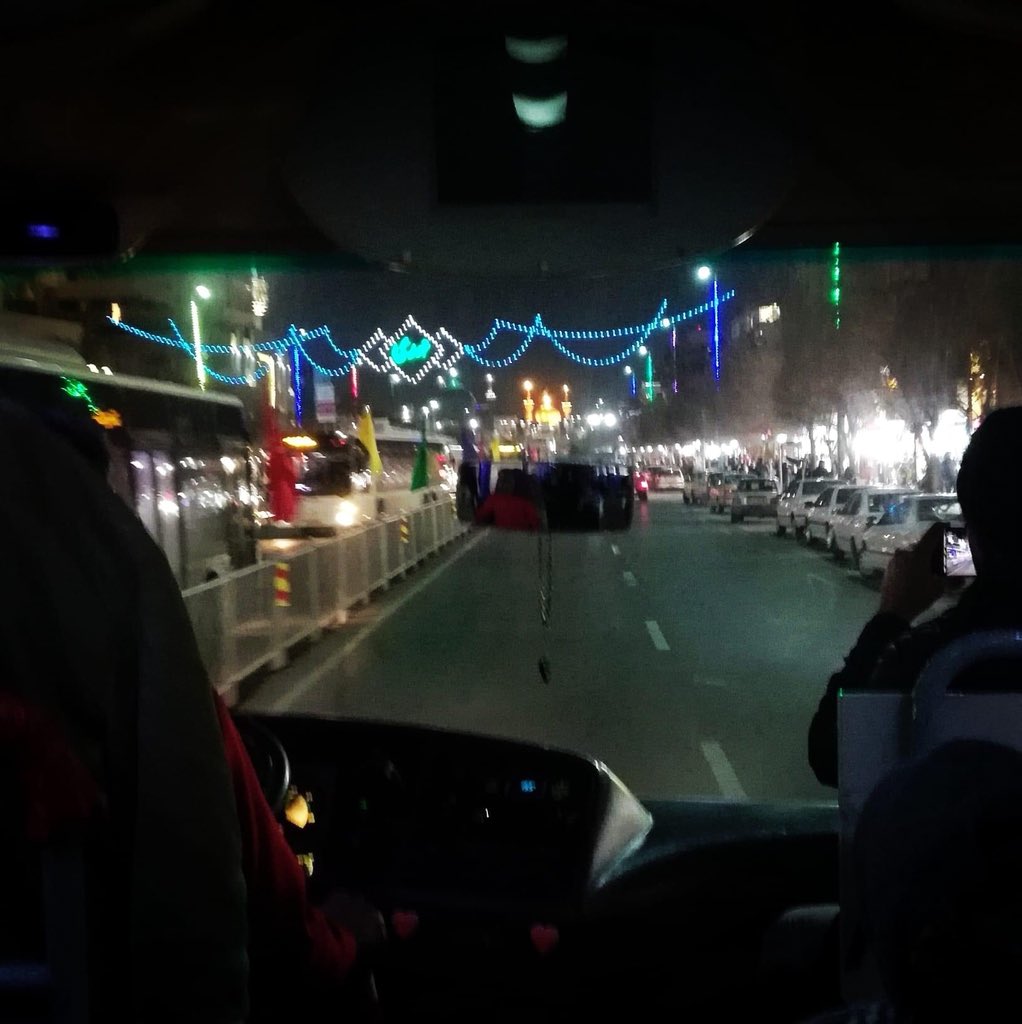 تلكَ اللّحظة التي تُشكّل فيها الدُّموع حاجزًا
يمنعُني من رؤية قبّتك بِوضوح..

مشهَد ¦ ٢٠١٨ . 
 💔٨/٢٥ 
#رضا_جان 
#امام_رضا