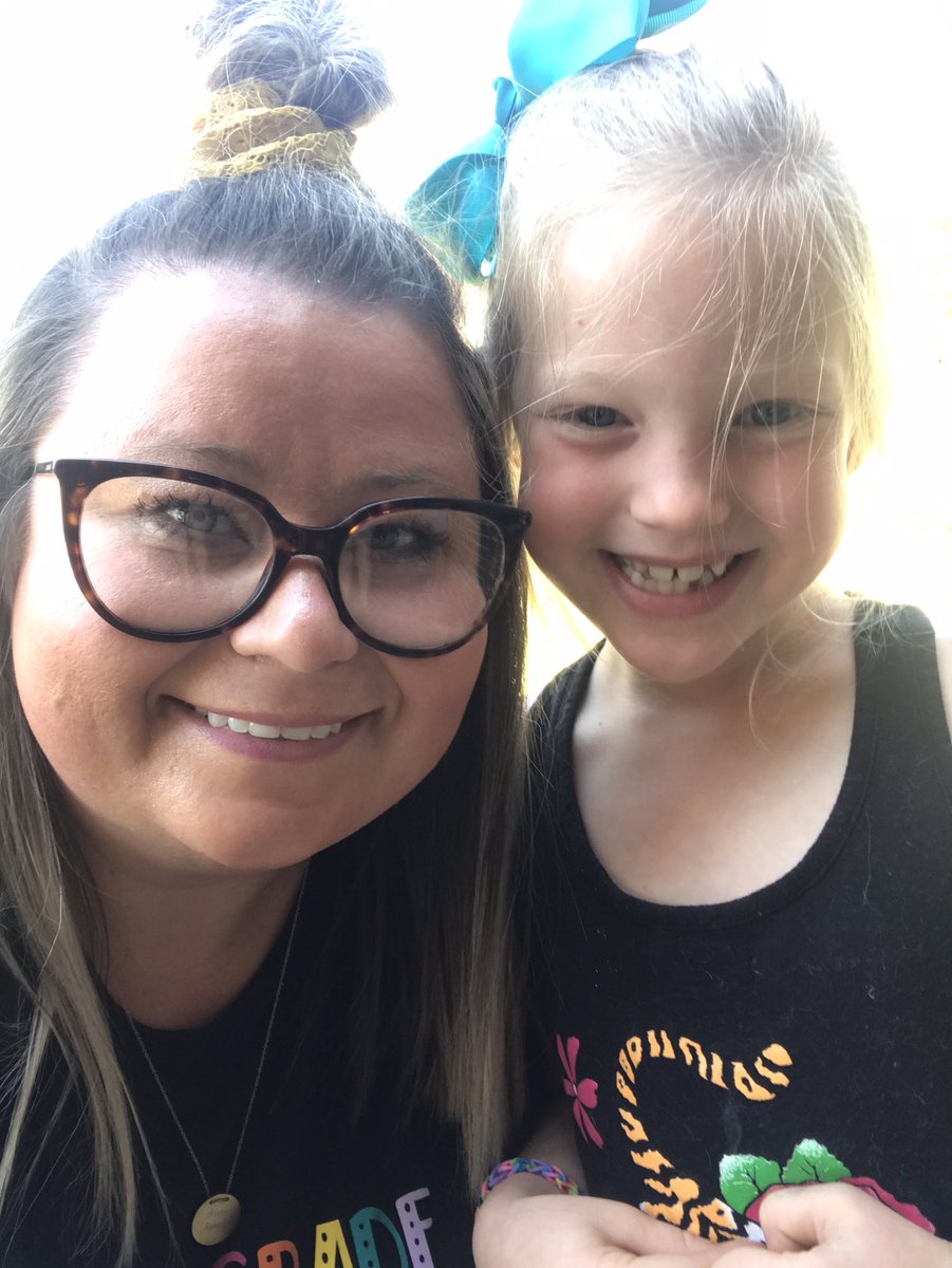 MissReitz2016's tweet photo. I LOVED surprising you guys today!! Your sweet smiles and shrieks made my heart so happy!! I love you soooo much!! #missreitzfirsties https://t.co/Gw1LYro1Wx