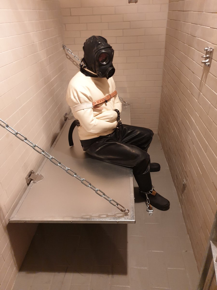 yohan555's tweet photo. So, I promised a few pictures from this weekend when the table was turned and I became the inmate. My warden kept me in the new prison cell inside my heavy latex suit, underneath a catsuit, gasmask on, and white latex SJ on top. Feet chained to the floor. An awesome 4 hours... https://t.co/M3itRYRCiw