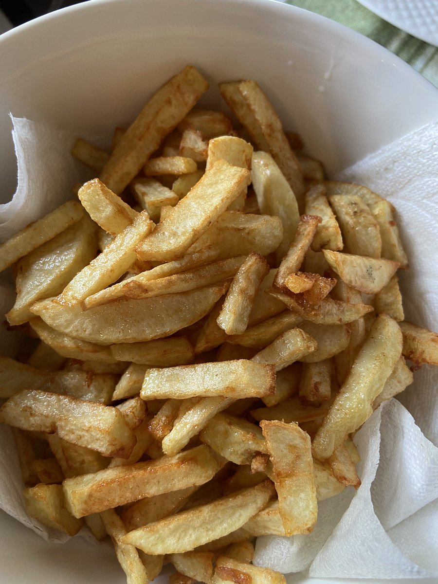 shelleyleia's tweet photo. Kept ‘em alive for another day lol. #fish & #chips and #cheesecake #bakeapples #indulged Daughter wanted fish for supper so that’s what she got. I think she’s becoming a #newfie #cooking https://t.co/jXnZNB11DD