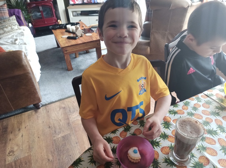 KillieTrust's tweet photo. Thanks to @WeeEck05 for sending in this great picture of Rohan enjoying his Killie empire biscuit with his hot chocolate! 🧁☕️ @claireyzumba will be in touch with the rest of the Killie Kit Competition entrants this week to arrange delivery of your prize ⭐️ #killiekitcomp https://t.co/fUzQMJqR5O