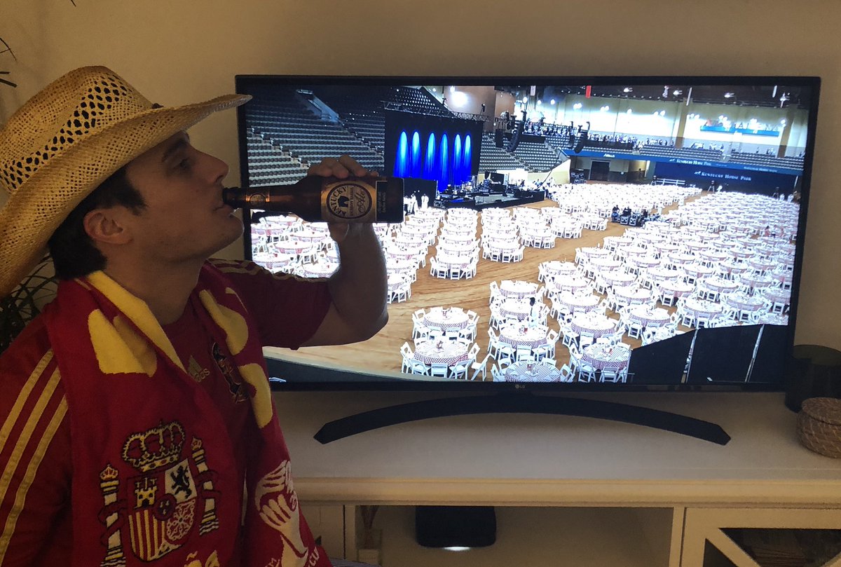 Alex_MdeLeon's tweet photo. Starting the Kentucky night!!! #ONEbigidea @Alltech @AlltechSpain @AlltechEUtweets @mpl17 https://t.co/HR5FcH5RGb