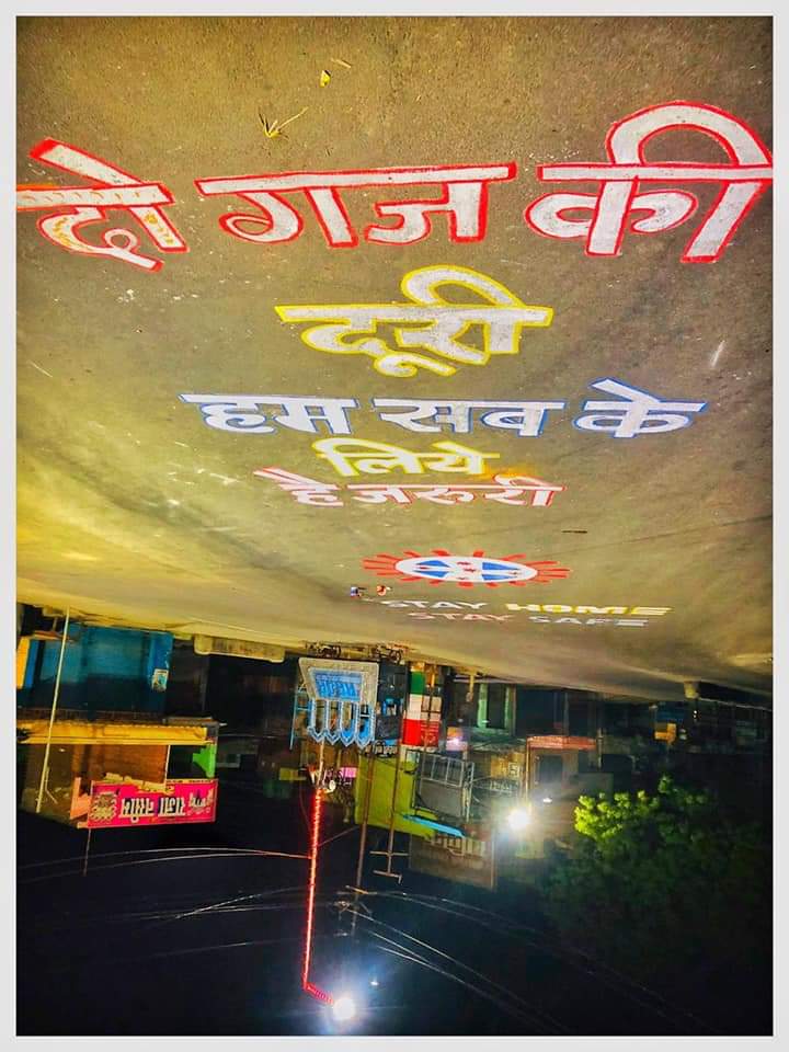 Ziya0003's tweet photo. “नगर मे वैश्विक महामारी कोरोना के प्रति लोगो को आपस मे शारीरिक दूरी बनाए रखने व घर मे सुरक्षित रहने के प्रति जागरूक करने हेतु, कुछ दोस्तों ने मुख्य बस स्टैंड पर जागरूकता स्लोगन लिखे..👏🙌

#Indiafightscorona #lockdown4 #Covid19 #self_Protection.🙌

@FIGHTCORONABJR https://t.co/AmOEgOLpeq