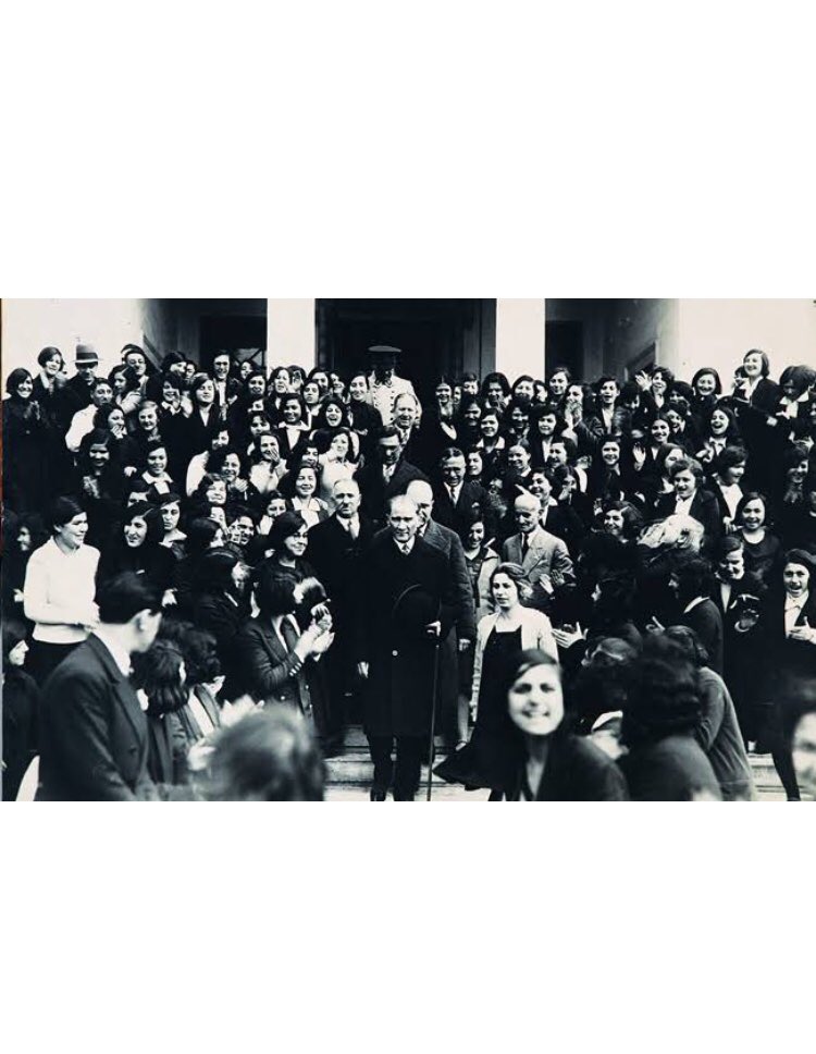 “Ey yükselen yeni nesil, gelecek sizindir. Cumhuriyeti biz kurduk; onu yükseltecek ve sürdürecek sizsiniz.” 
                      Mustafa Kemal Atatürk
 19 Mayıs Atatürk'ü Anma Gençlik ve Spor Bayramımız Kutlu Olsun 🎊🎉