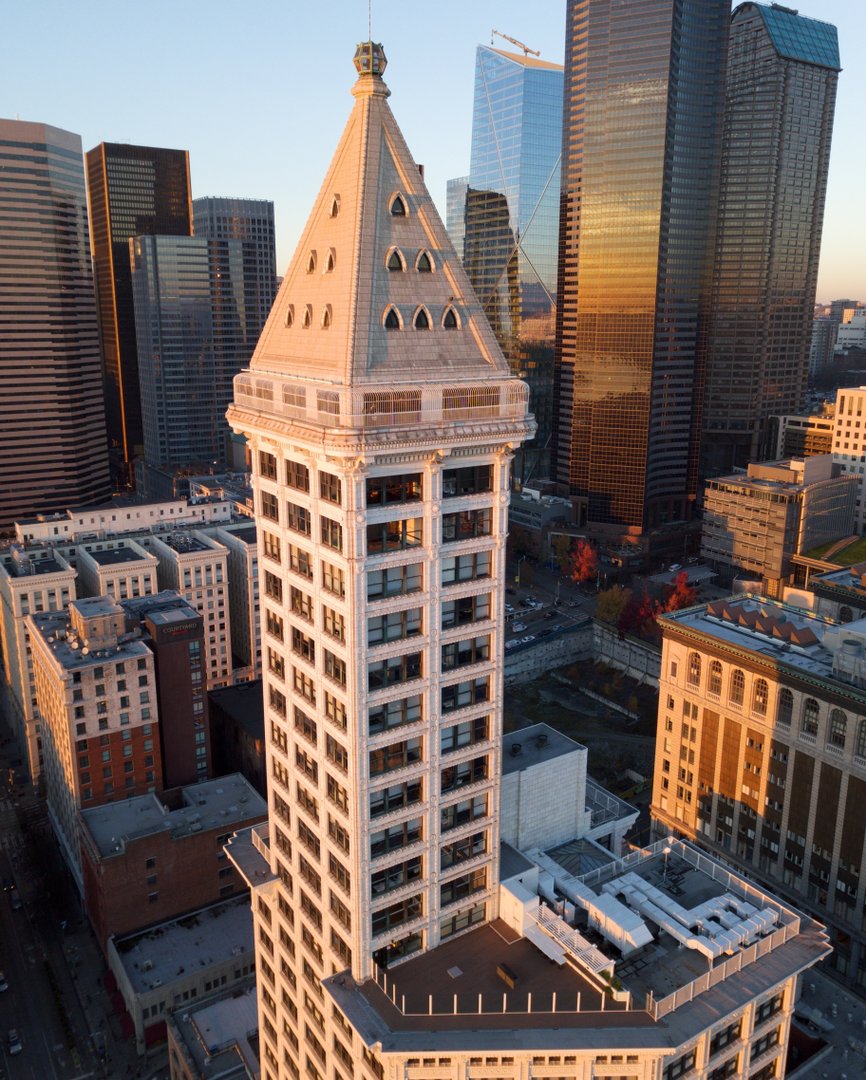 TheSmithTower's tweet photo. We've seen a lot in 106 years on the Seattle skyline. Rarely have times been as tougher as they are now, but if there's one thing we know for sure, it's that hope is always on the horizon.

Trust us, we've got a good horizon view up here. https://t.co/sNNe8YbUh1