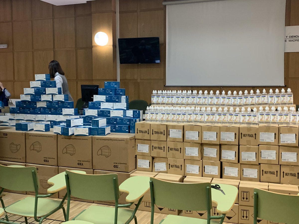 Gracias a la <a href="/ComunidadMadrid/">Comunidad de Madrid</a> hoy hemos podido repartir material de protección para los centros escolares de la Dirección de Área Territorial de Educación Madrid Sur. #AdelanteMadrid