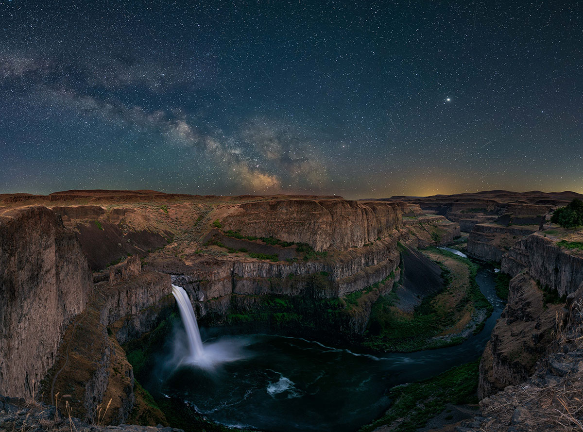 OutdoorPhotoMag's tweet photo. Don't miss out! Our The American Landscape photo contest ends Thursday, May 21. Submit your best images now. Check out Dale Johnson's "Palouse Falls Under the Milky Way," from our 2019 contest. #TAL20
https://t.co/K8UoBgwSRT https://t.co/rZhzh6YhIE