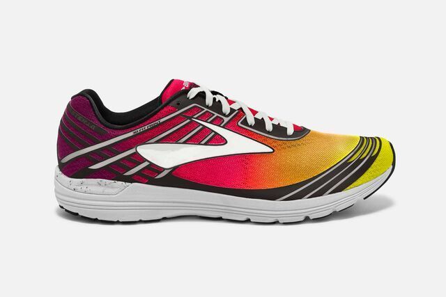 SuffernPodiatry's tweet photo. Did you take up #walking for exercise or #running during quarantine? Check out our new list of light weight, neutral #shoes good for the beginner or seasoned runner interested in trying out a lighter weight shoe. But remember, choose your shoes by comfort. https://t.co/95YGQvIW8F https://t.co/qu04Hke1Cl