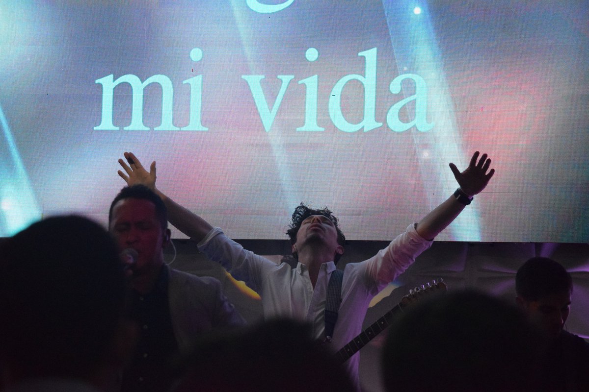 Ipuic_LCDA's tweet photo. Detrás de esas palabras esta la idea de que en nuestra canción levantamos el nombre de Dios, es decir, exaltamos sus atributos.
#Lcda #Ipuic #Ipuiclcda #Upci #Dios #Colombia #Bogotá #Chapinero https://t.co/GRjW63pZGH
