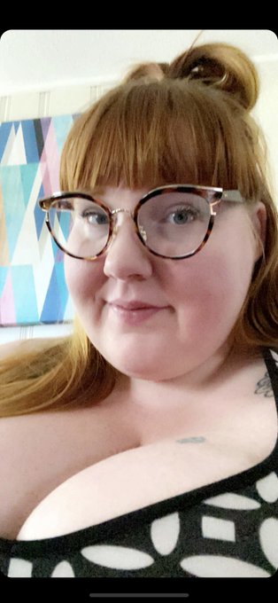 Happy Monday friends ❤️ https://t.co/OIxsJhQfLo<a href="/tag/newprofilepic"class="tags"><span>#newprofilepic</span></a>