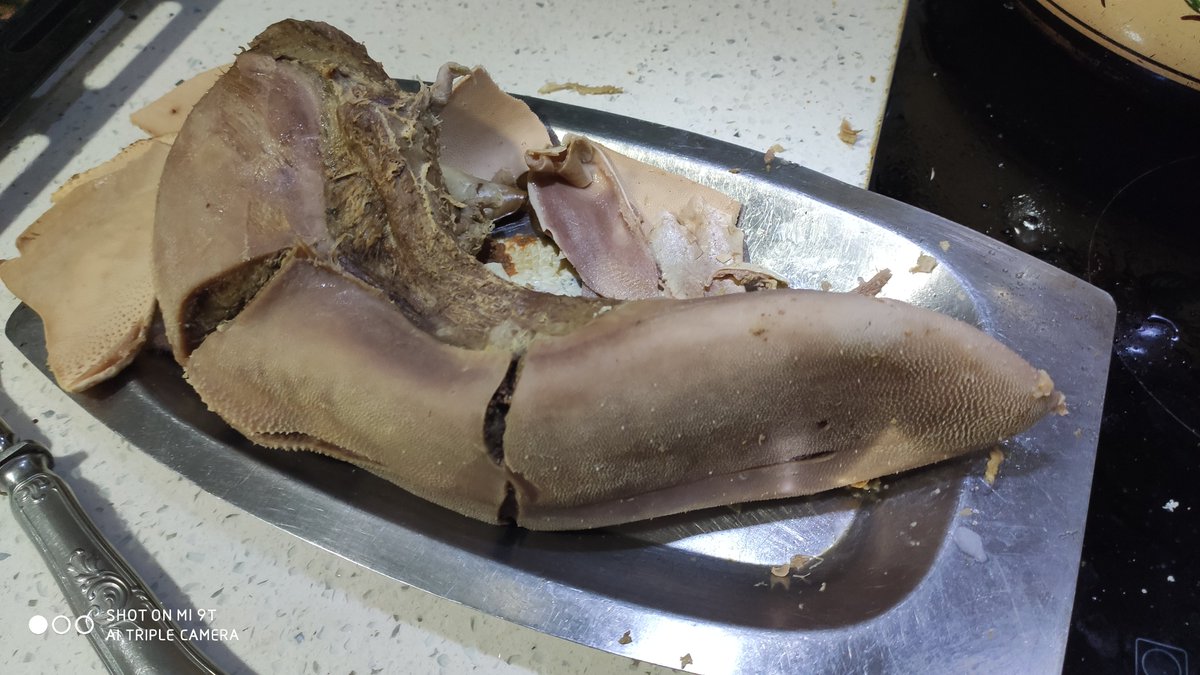 _pepepar's tweet photo. Paso el dato: está barata la lengua $230 el kg. Así que en unos días sale a la vinagreta. Ya está en proceso. #porquetambiensoycocinero
#pepechef https://t.co/2TpNefUVPV