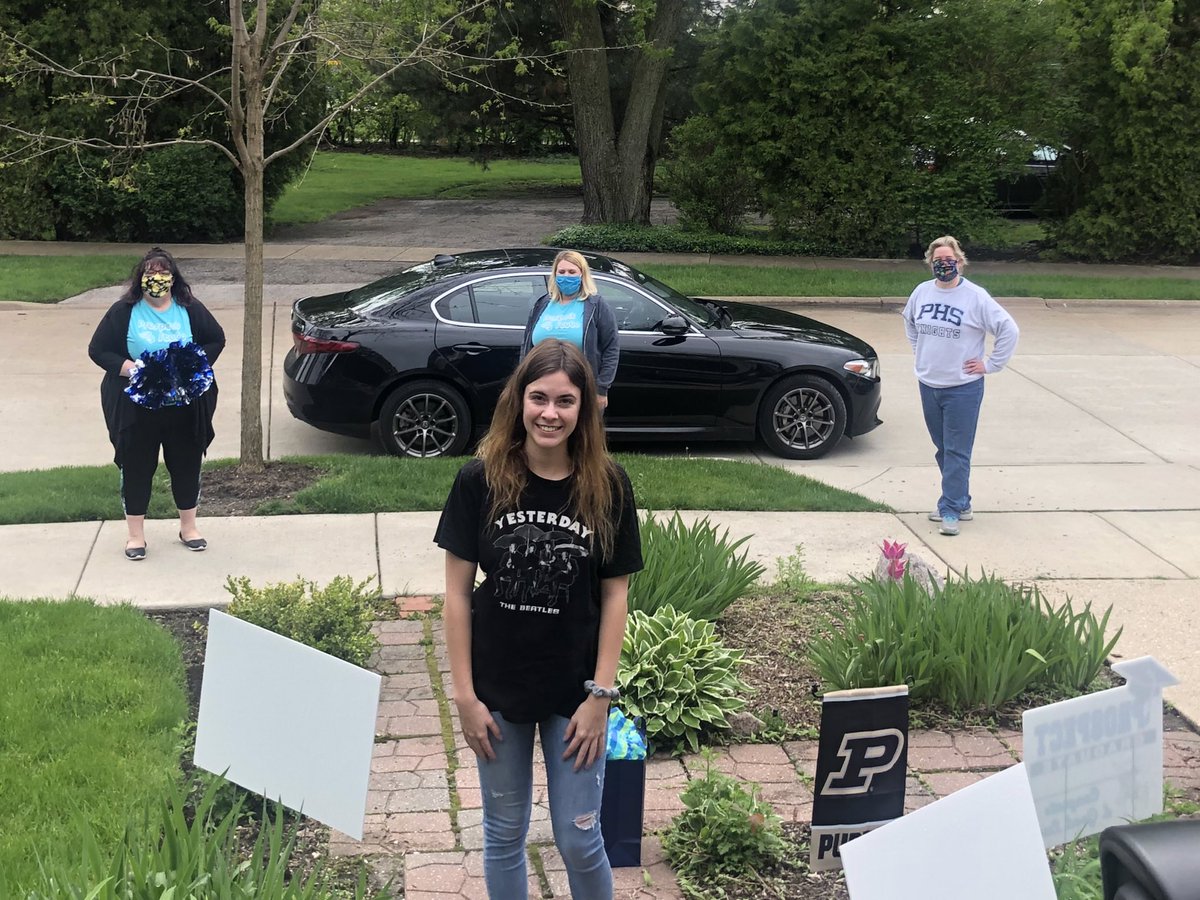 PagePhysics's tweet photo. The BEST staff around! @KnightsofPHS  student council sponsors came to congratulate @emkemkat! So nice!! #214ShoutOut @ProspectStuCo @District214 https://t.co/toUtQQWB7W