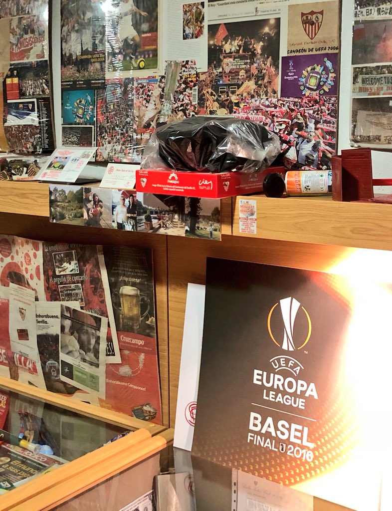 ameliaconnect22's tweet photo. Fuimos a por ella y nos la traímos, la 5ª #UefaEuropaLeague 🏆 hace cuatro años!!! Y ganándole al más glorioso Club de Inglaterra 🏴
#LiverpoolFC vs #SevillaFC
#Basel2016 https://t.co/dcsIIJwtuO