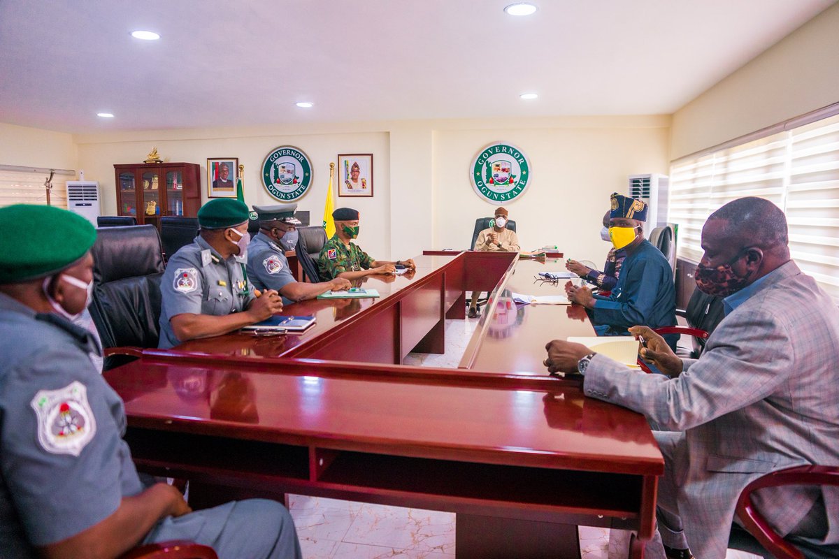 DapoAbiodunCON's tweet photo. Today, I received briefing from the Nigeria Customs Service (NCS) in a meeting held with the Comptroller, Ogun 1 Command, Comptroller Ojobo Micheal Agbara; his Ogun 2 Counterpart, Comptroller Gregory Itotoh;.... https://t.co/DGe6E445Mv
