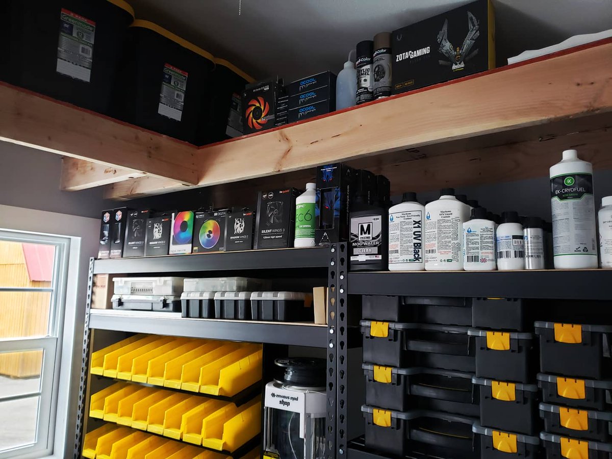 EnviousMods's tweet image. As requested; more updates on the new shop. I also ordered a full @WallControl setup with accessories for above the workbench. 

#enviousmods #pcmodding #wallcontrol #modshop
