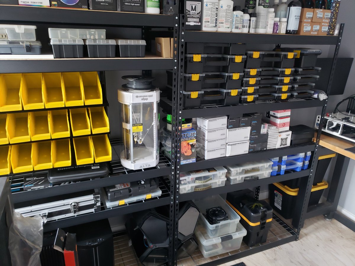 EnviousMods's tweet image. As requested; more updates on the new shop. I also ordered a full @WallControl setup with accessories for above the workbench. 

#enviousmods #pcmodding #wallcontrol #modshop
