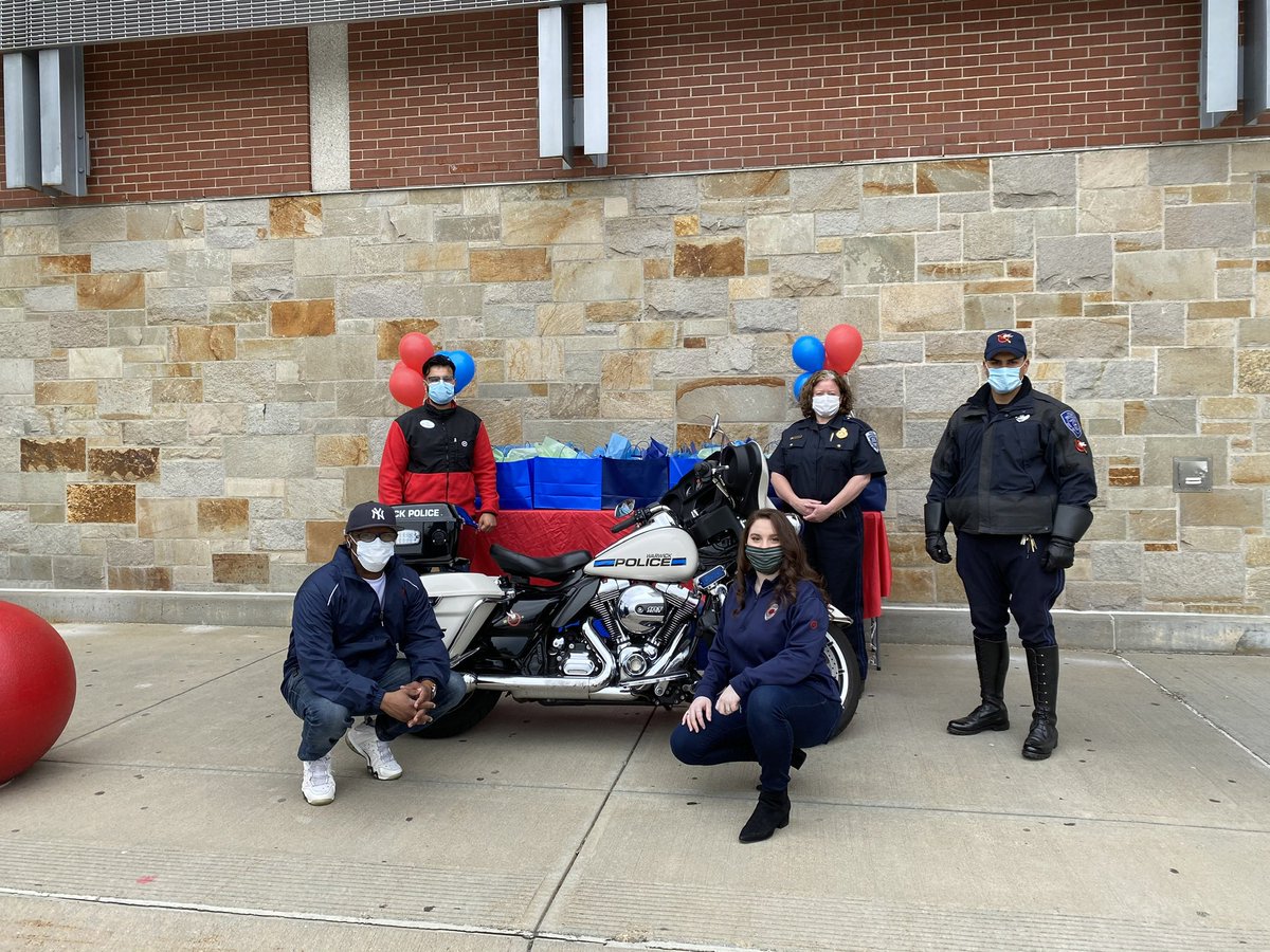 joe_hocking1's tweet image. To celebrate #nationalpoliceweek T2430 &amp;amp; T1188 teamed up to thank @warwickripd for all the amazing things they do for us and our community! Our local heroes are walking away with Target goodies to help them discover the joy in their everyday lives! @Puneet_Math @gopatri0ts 🚔🎯