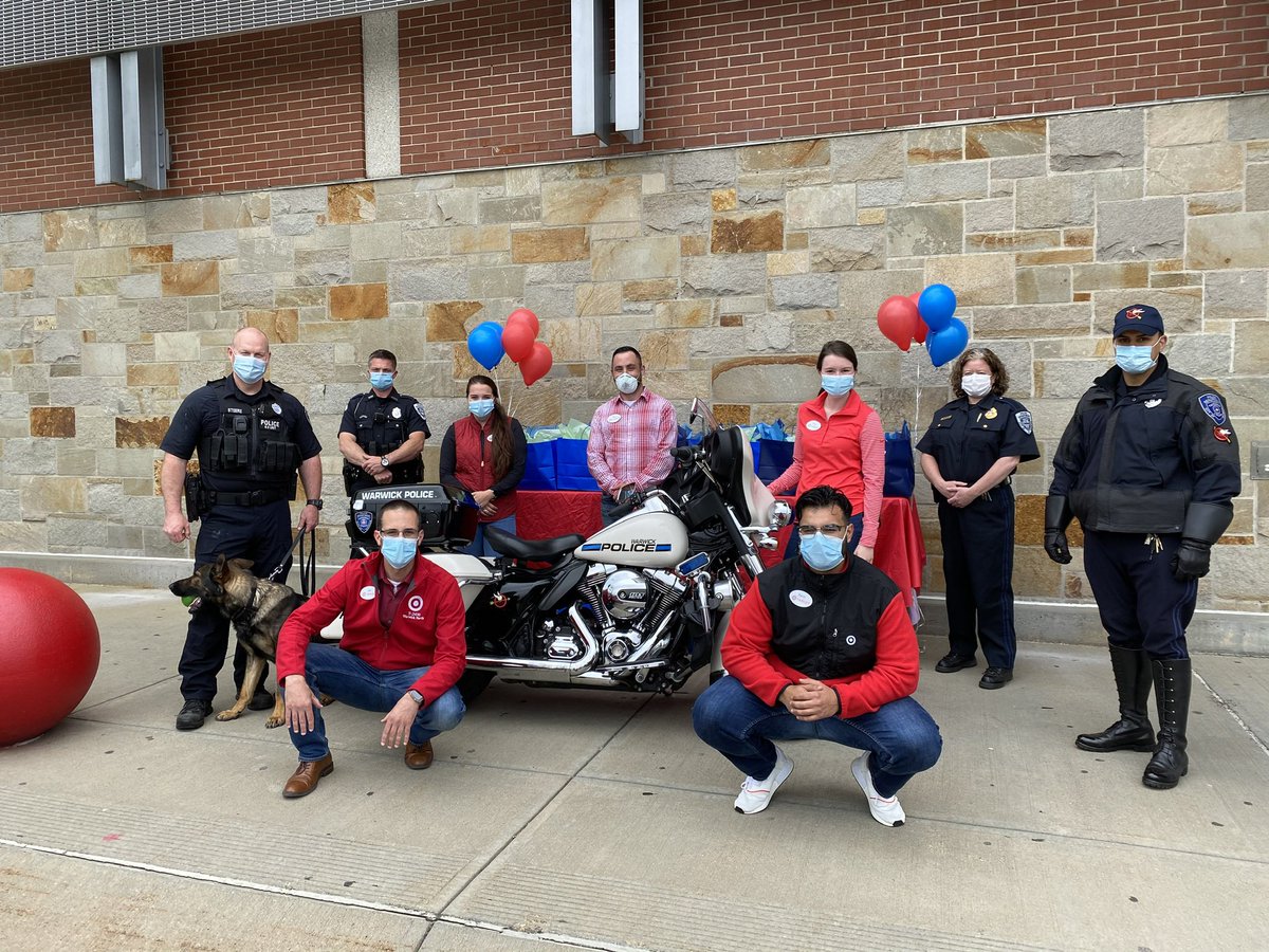joe_hocking1's tweet image. To celebrate #nationalpoliceweek T2430 &amp;amp; T1188 teamed up to thank @warwickripd for all the amazing things they do for us and our community! Our local heroes are walking away with Target goodies to help them discover the joy in their everyday lives! @Puneet_Math @gopatri0ts 🚔🎯