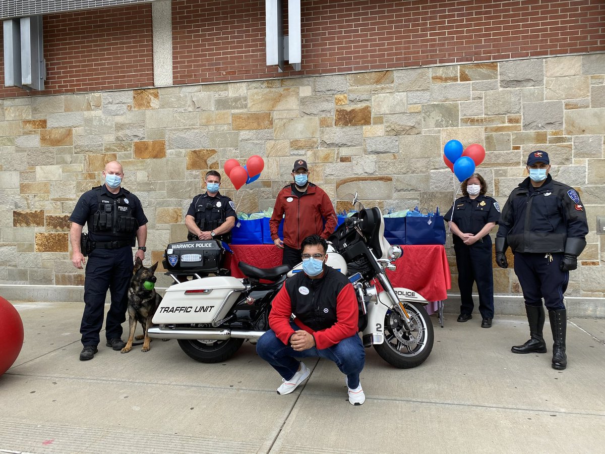 joe_hocking1's tweet image. To celebrate #nationalpoliceweek T2430 &amp;amp; T1188 teamed up to thank @warwickripd for all the amazing things they do for us and our community! Our local heroes are walking away with Target goodies to help them discover the joy in their everyday lives! @Puneet_Math @gopatri0ts 🚔🎯