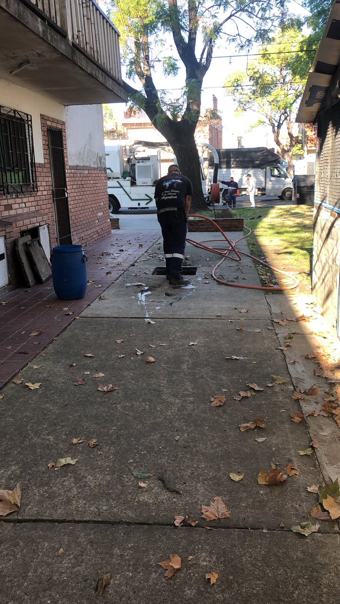 waltermolinaosv's tweet photo. #EquipoUGIS = #DGGIS #IVC en Barrios Perales y Pirelli con 🚚 Vactor  con limpieza en cámaras y obstrucción de cámaras de servicios cloacales

@MariaMigliore @JuanMaquieyra @mrgospedini @Salas_Gabriel https://t.co/dB6806ePSA