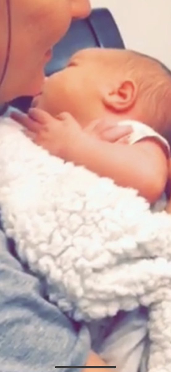 Amanda_Thomas27's tweet photo. @MarissaCockerh1 Lol look at that little finger 🤣🖕🏻 https://t.co/mYSaN5wbaE