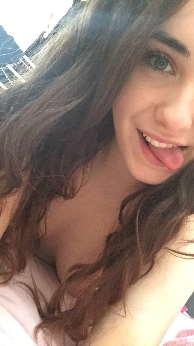 lovelyemily0208's tweet image. Im horny 💦 who wants to see me naked? Dm me if you are interested baby 😘 if you dont afford to buy, just follow and retweet for a free nudes💋🍑

#sellingnudes #nudes #horny #cockslut #cumslut #cumtribute #boobs #pussy #slut #whore #snapchat #snapchats #paypal #sellingmynudes