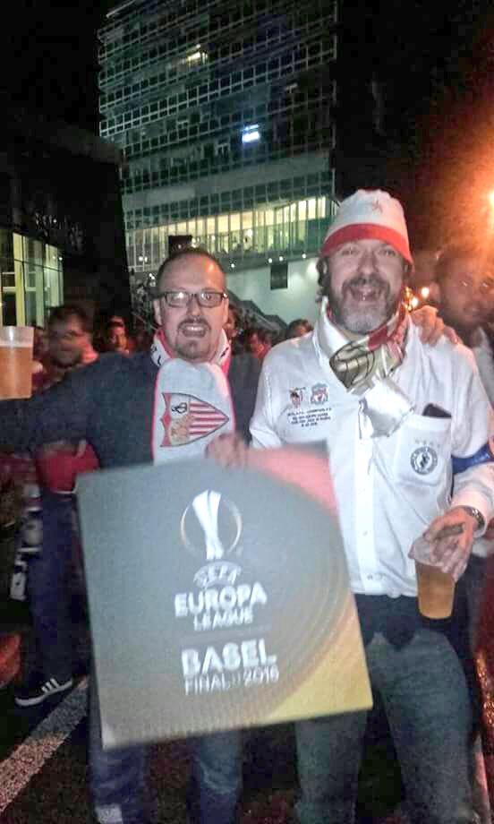 ameliaconnect22's tweet photo. ... y tanto que la trajimos y el cartel... también!!!
😉😁
#Basel2016 #SevillaFC #pentacampeon 🏆🏆🏆🏆🏆 https://t.co/cpKQqxSMUo
