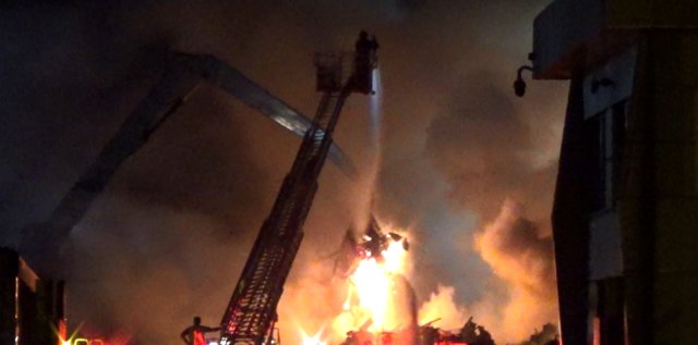 #Sondakika: Hatay'ın Dörtyol ilçesinde özel bir firmaya ait hurda geri dönüşüm depolama tesisinde yangın çıktı.