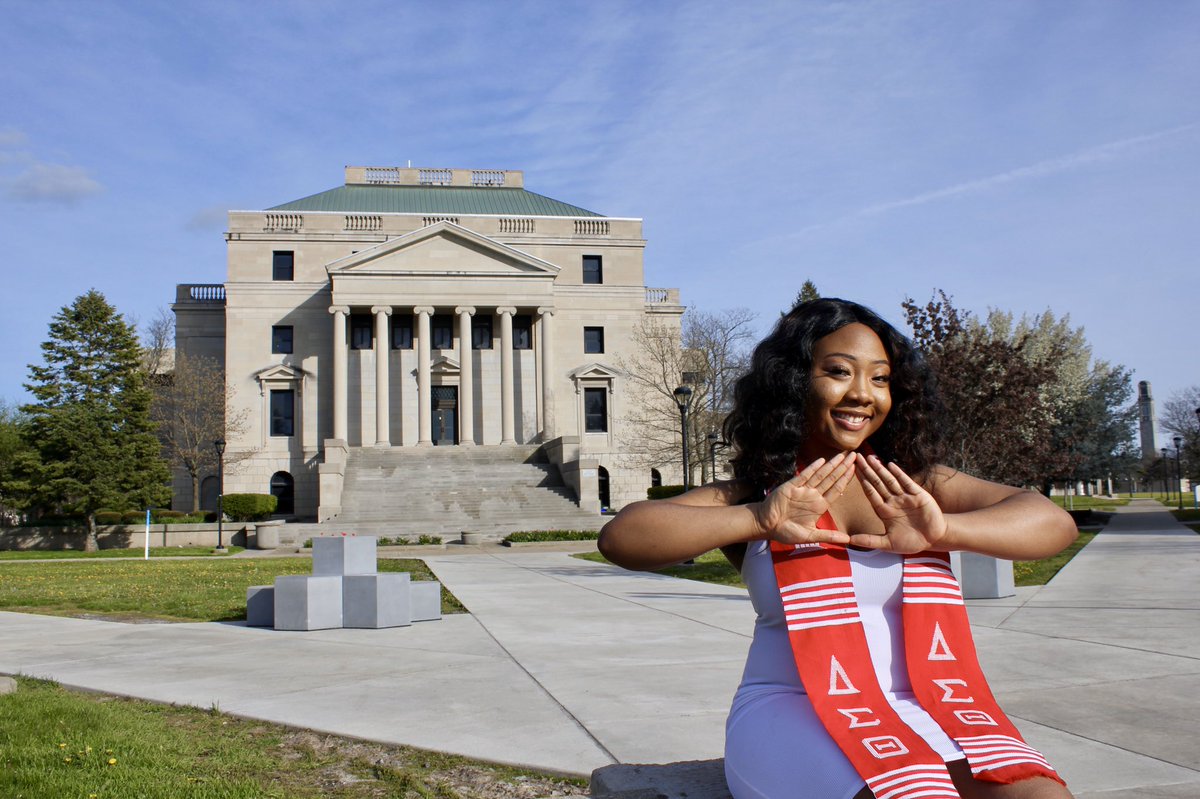 african_mulan's tweet photo. Faith it ‘til you make it ✨ Romans 8:18
Bachelor of Arts in Statistics
#UBClassof2020 #GraduatingRedz #Fall17OWT https://t.co/uL9sn0sErL