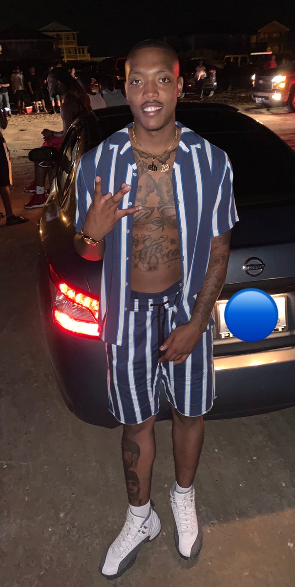 FabeScott39's tweet photo. Enjoying life but still thinking about all the pain the grind and the hustle 1 win out of 1,000 losses 💙#DuffelBagForeva #FreeTello https://t.co/iDXOe3Dsnu