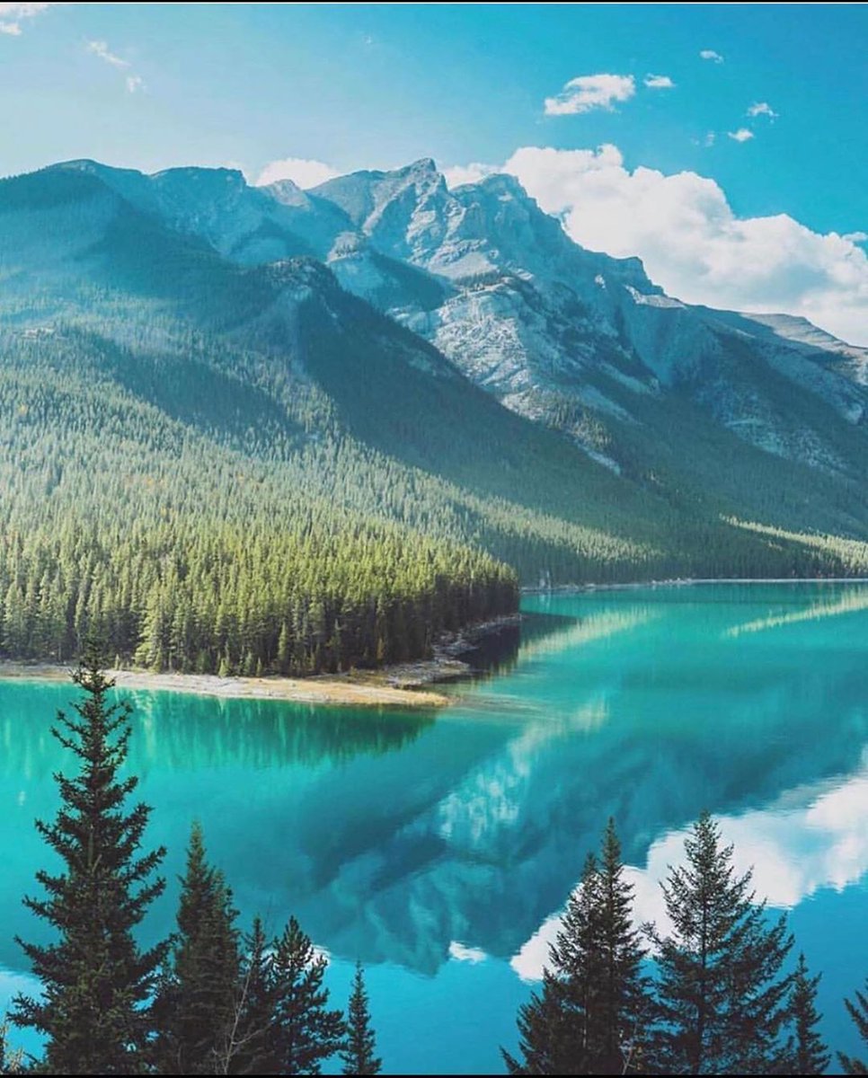 Banff National Park

(via Instagram/erubes1)