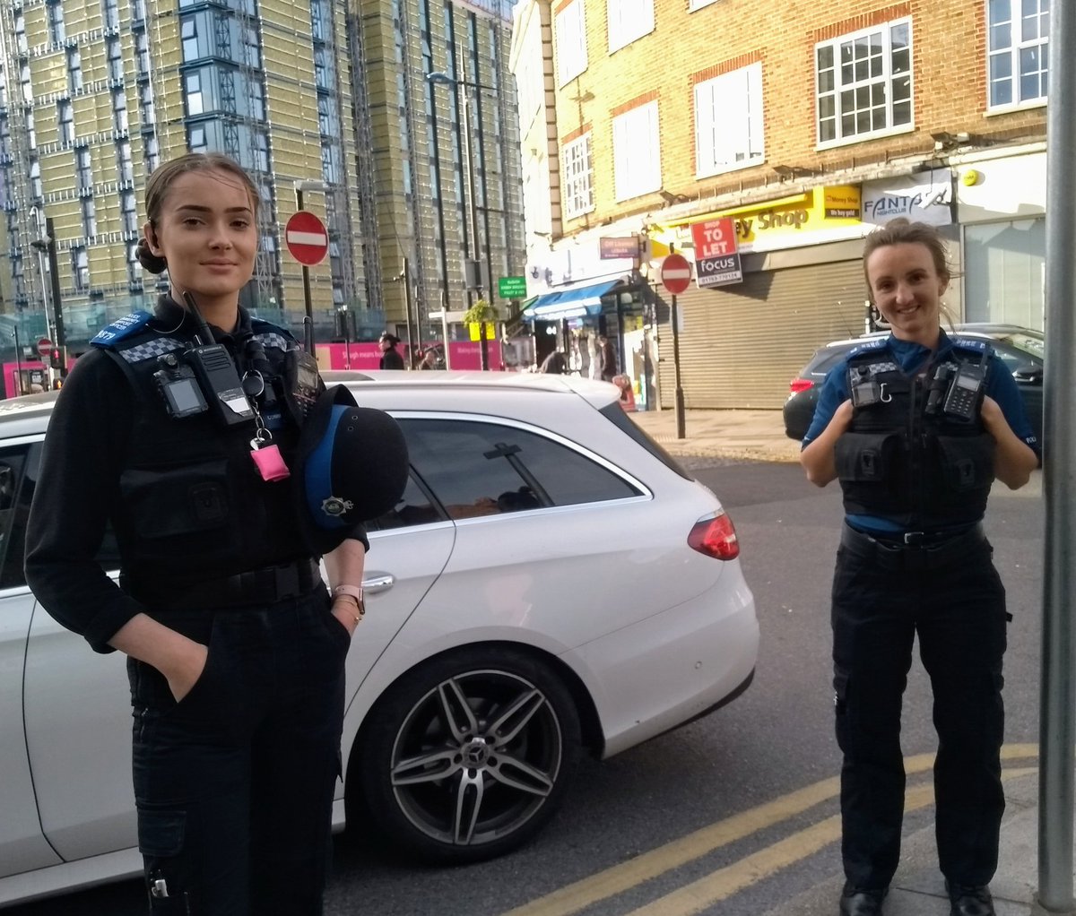 ShinDhother's tweet photo. Monday evening outreach @NishkamSWAT #servingduringcovid19 with our #FrontLineHeroes @TVP_Slough
#ThankYou #TogetherWeCan
#mondayoutreach #selflessservice https://t.co/8YK7DHLdzz