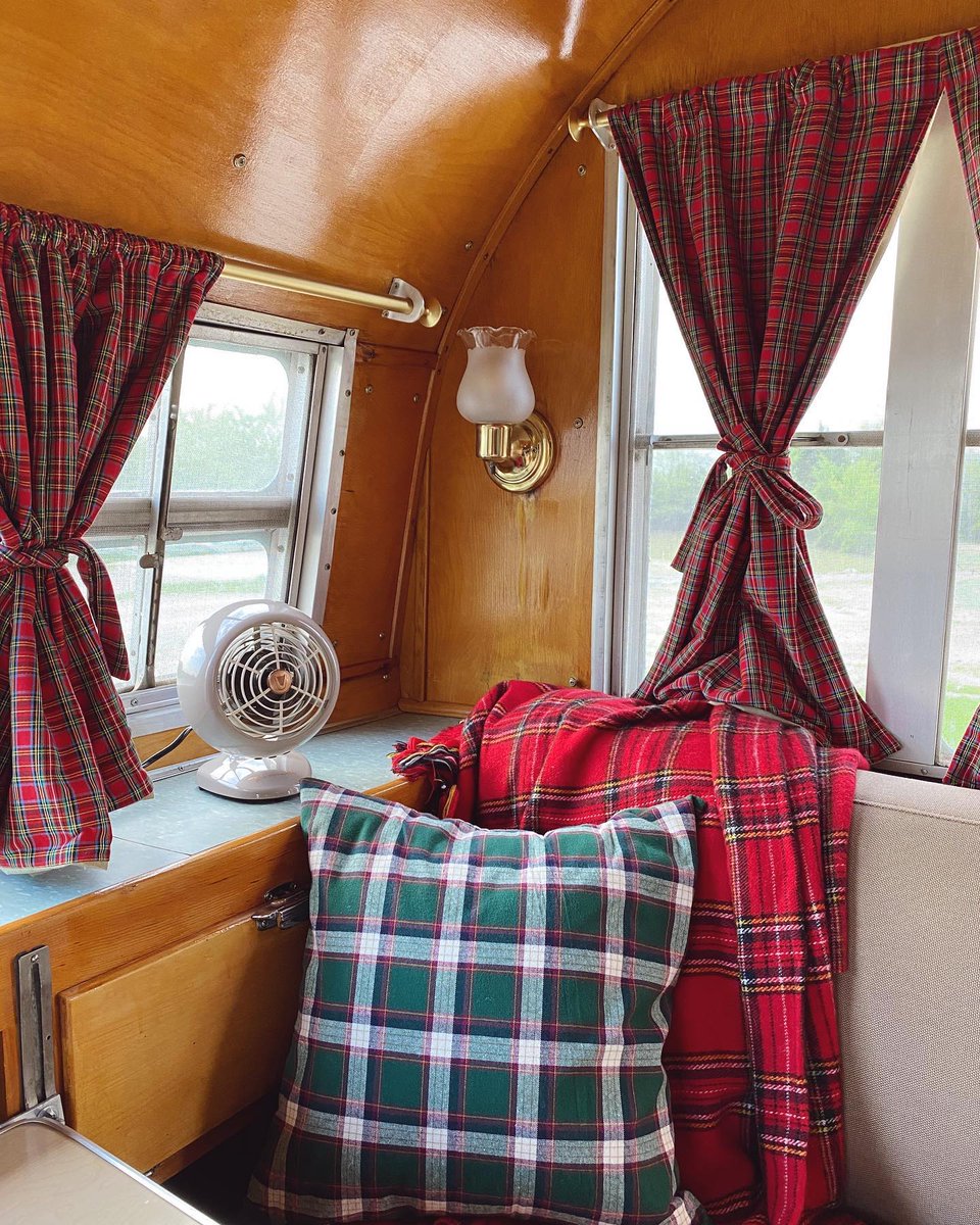 therangeresort's tweet photo. In addition to air conditioning, all of our trailers have these cute @vornado fans in them to help you stay extra cool during #Texassummer #TexasToDo #glamping #vintagetrailer #airstream #travel #camperlife #airstreamlife #dallasairbnb #dallasstaycation #exploretexas #amenities https://t.co/vAGcMRgNpQ