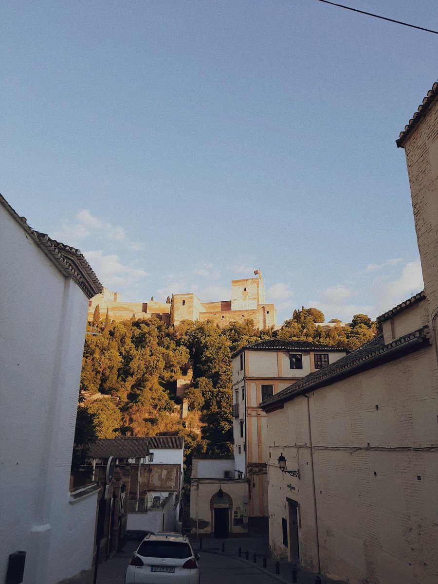 Y en Madrid flipaos pq tienen un cartel q pone Schweppes..