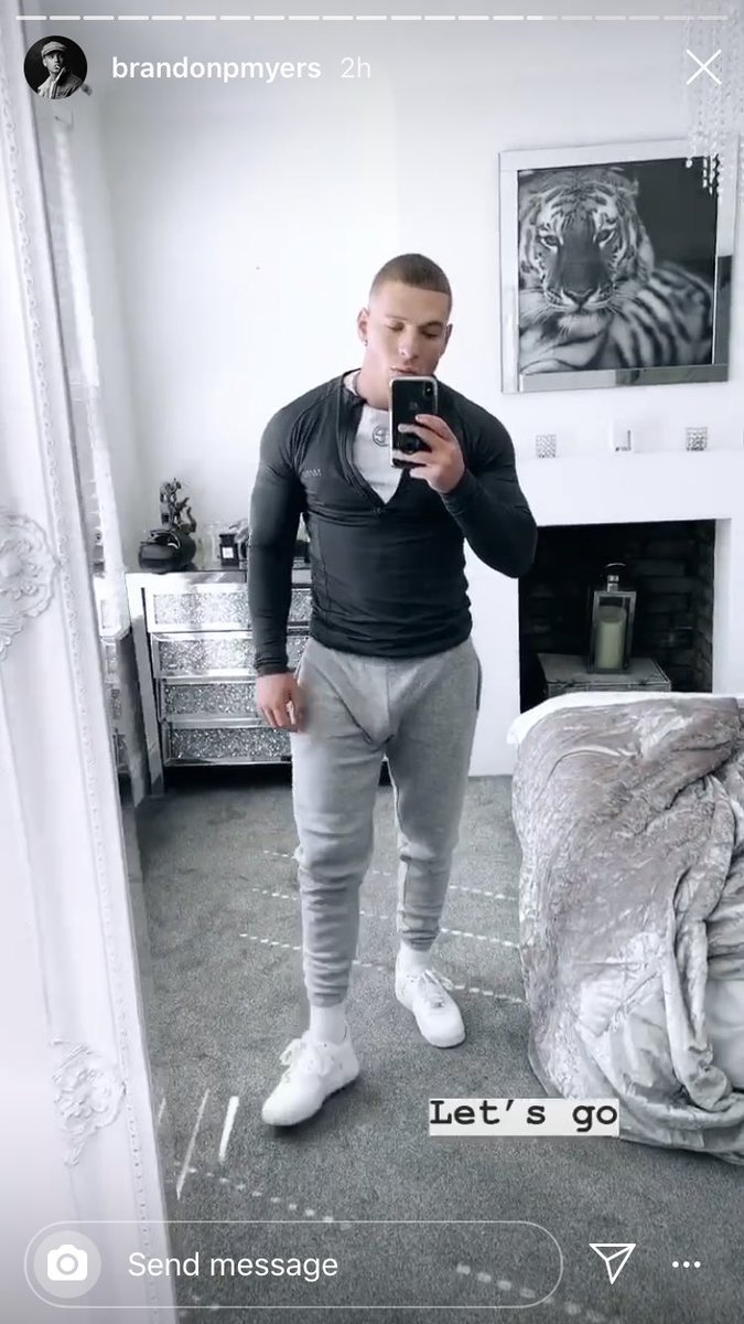 FamousUKMen1's tweet photo. Yes Brandon! https://t.co/gCP0IeDd2c