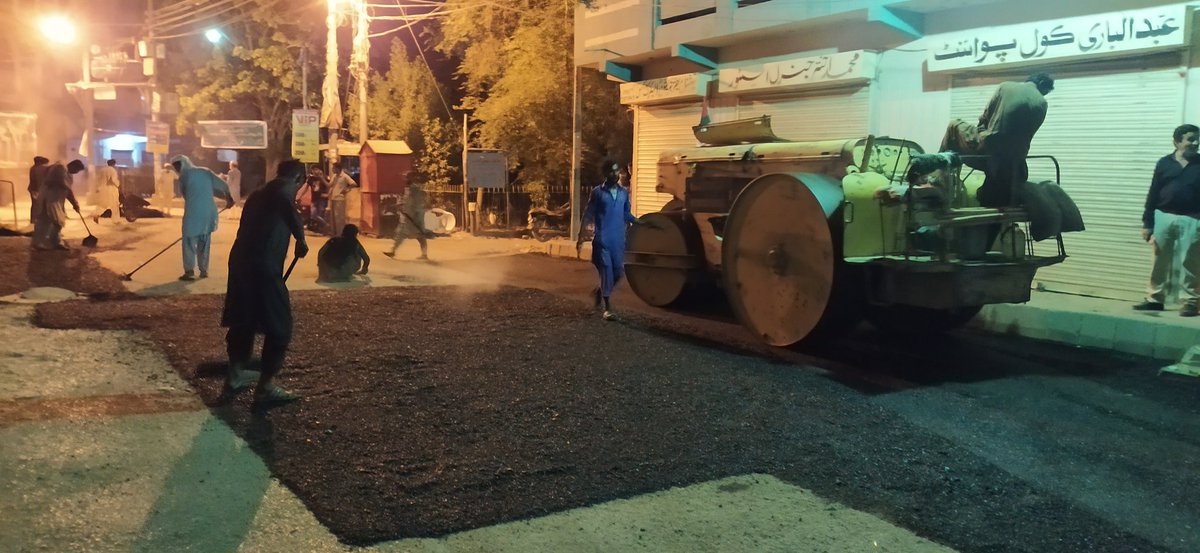 RealDilawer03's tweet photo. Late Night Construction Work In block16 #Gulbergblock16 By UC-29 Chairman @Faridpublisher #RehanHashmi visited @SyedAminulHaque @ZahidMansori #MQMPakistan https://t.co/xyaa2t1Q3K