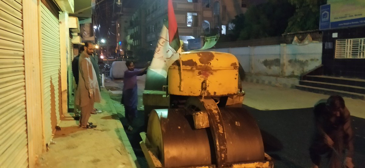 RealDilawer03's tweet photo. Late Night Construction Work In block16 #Gulbergblock16 By UC-29 Chairman @Faridpublisher #RehanHashmi visited @SyedAminulHaque @ZahidMansori #MQMPakistan https://t.co/xyaa2t1Q3K
